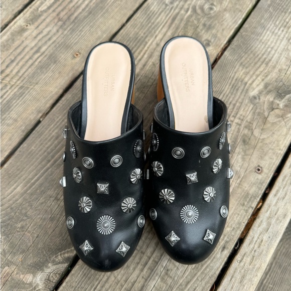 Urban Outfitters Wooden Clog Mule - Picture 8 of 8